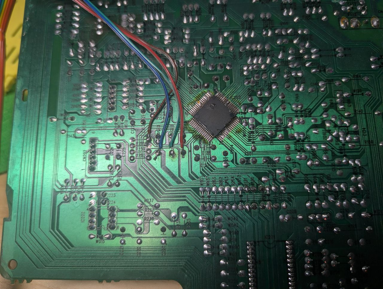 SB315 - RGB wires soldered. R, G, B ground resistors not removed.