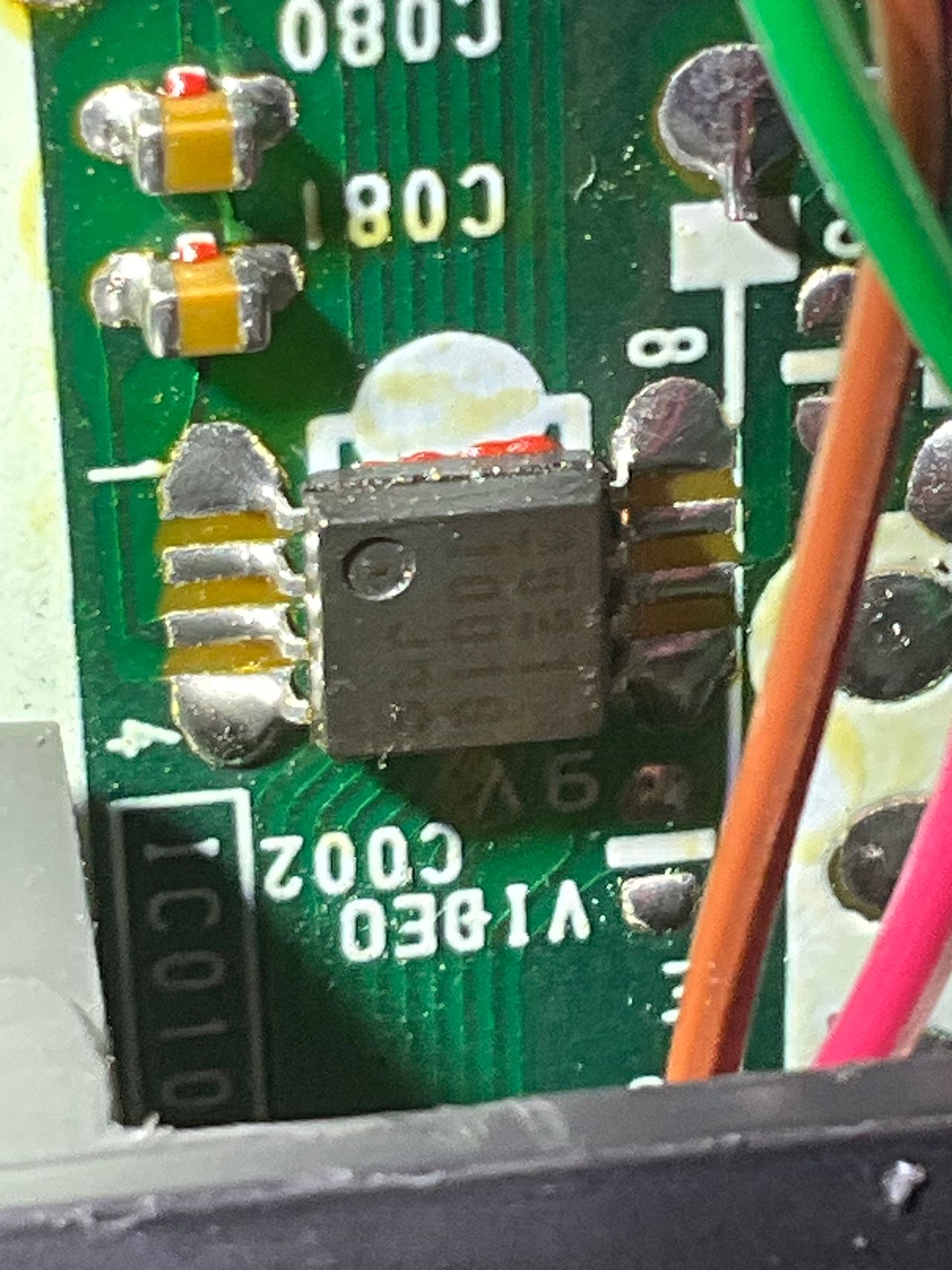 KV-27S42 - IC010 on the chassis