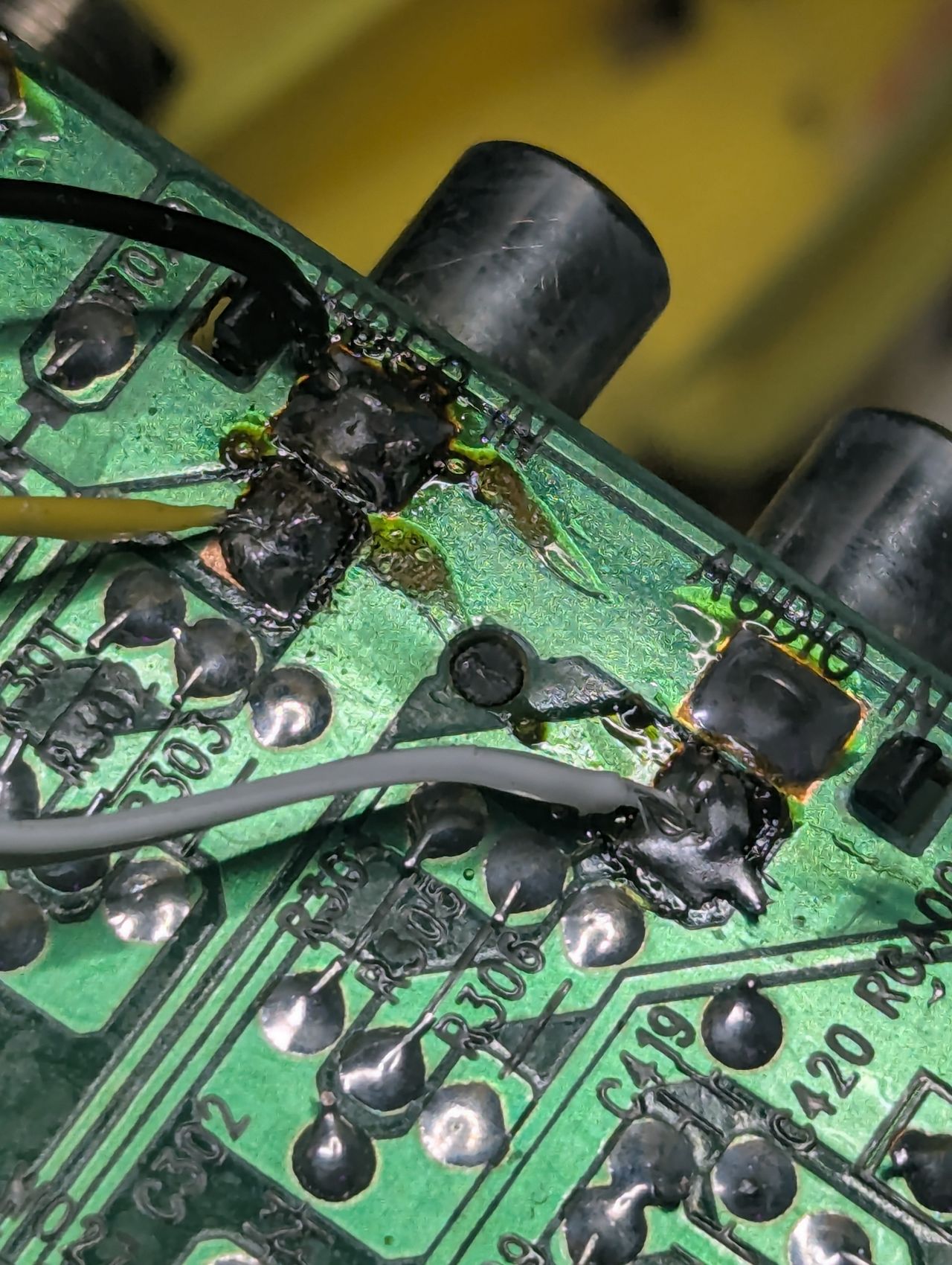SB315 - Grey and white wires are twisted together and soldered to the audio pin. This CRT only supports mono audio.