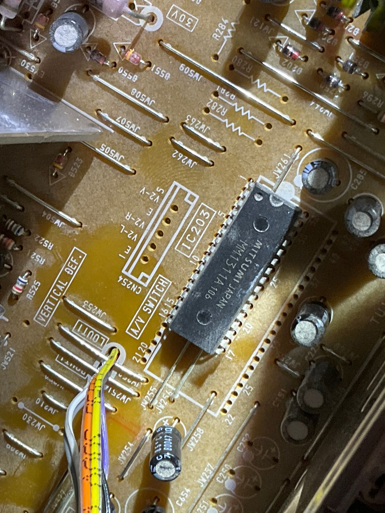KV-27S42 - A/V Switch chip