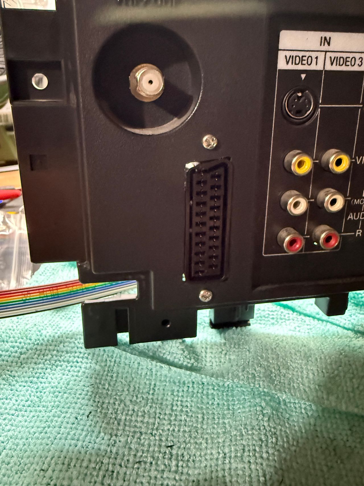 KV-27TS36 - SCART port mounted