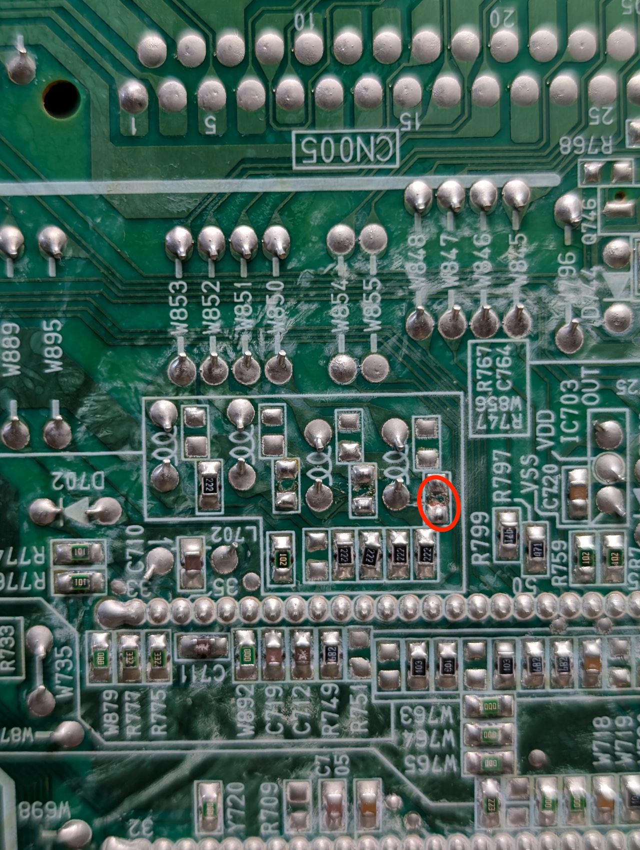 AV-32D501 - Resistor pad had some reside.