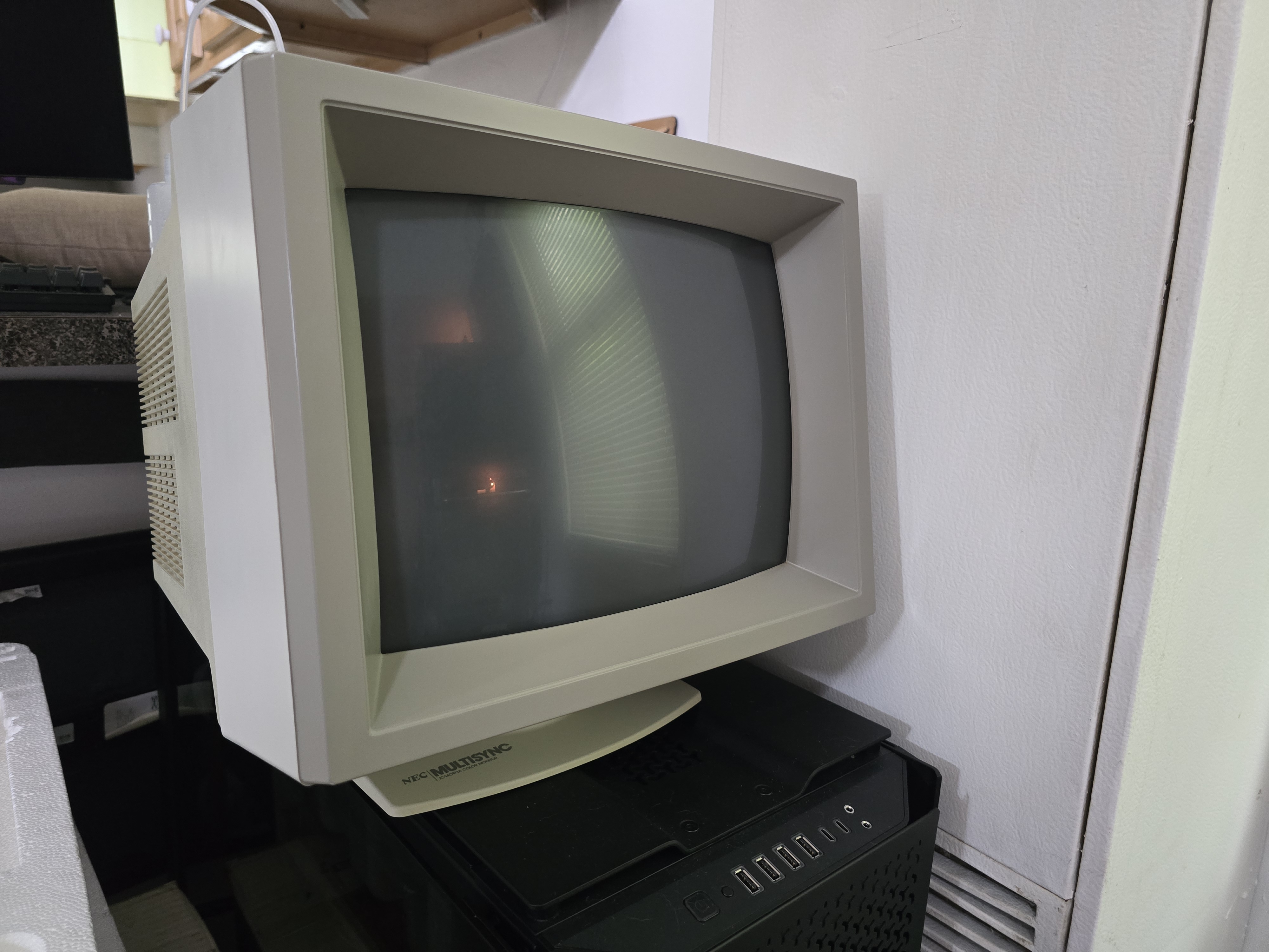 NEC MultiSync I (JC-1401P3A)