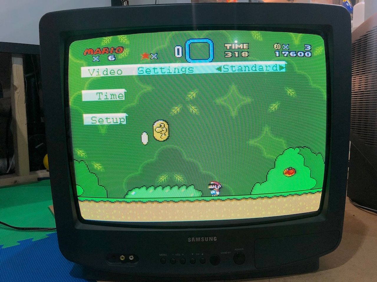 TXH1973 - SNES - Super Mario World with OSD on top