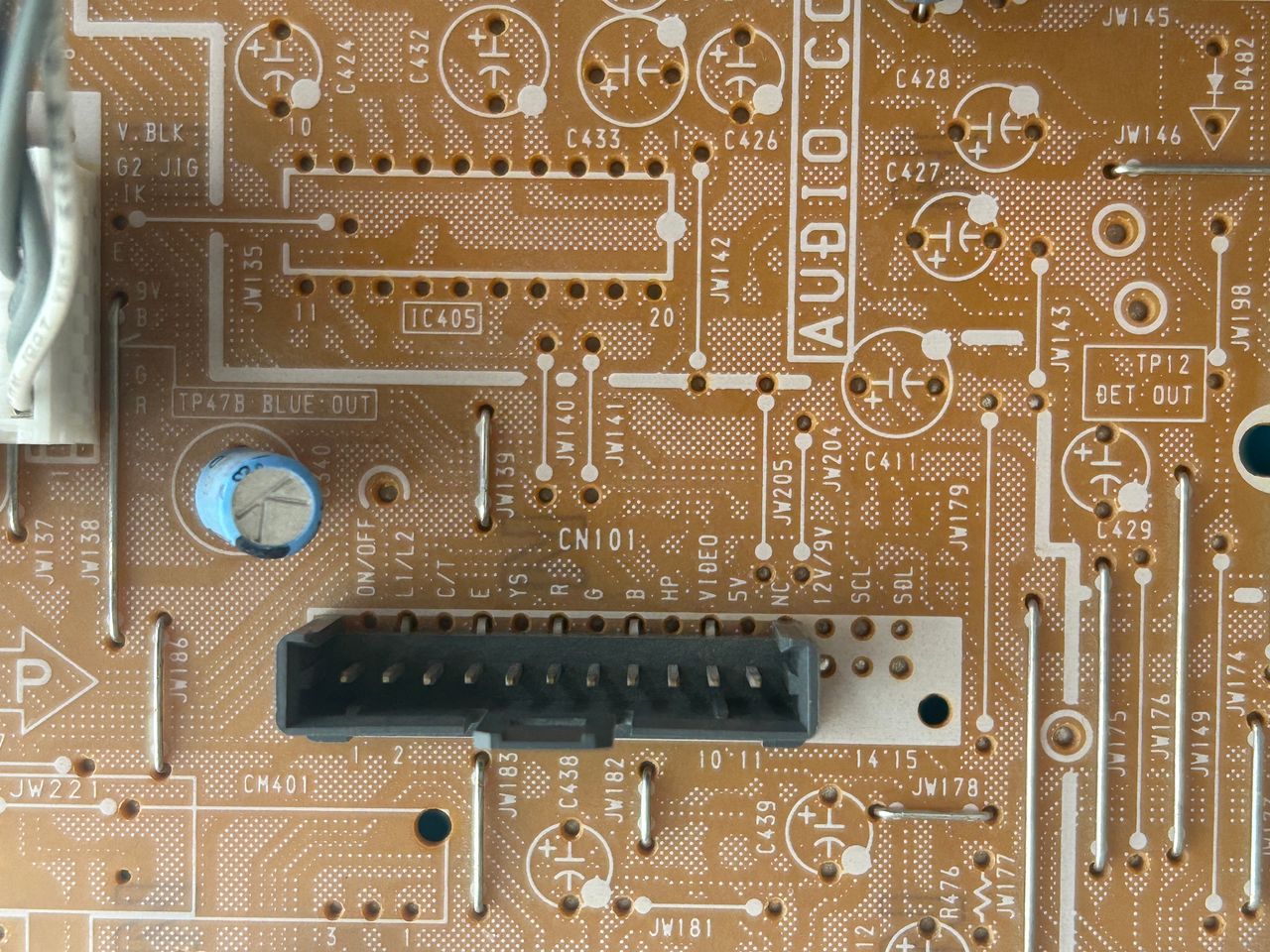 KV-13TR29 - Port where we can inject RGB, blanking and source 5V.