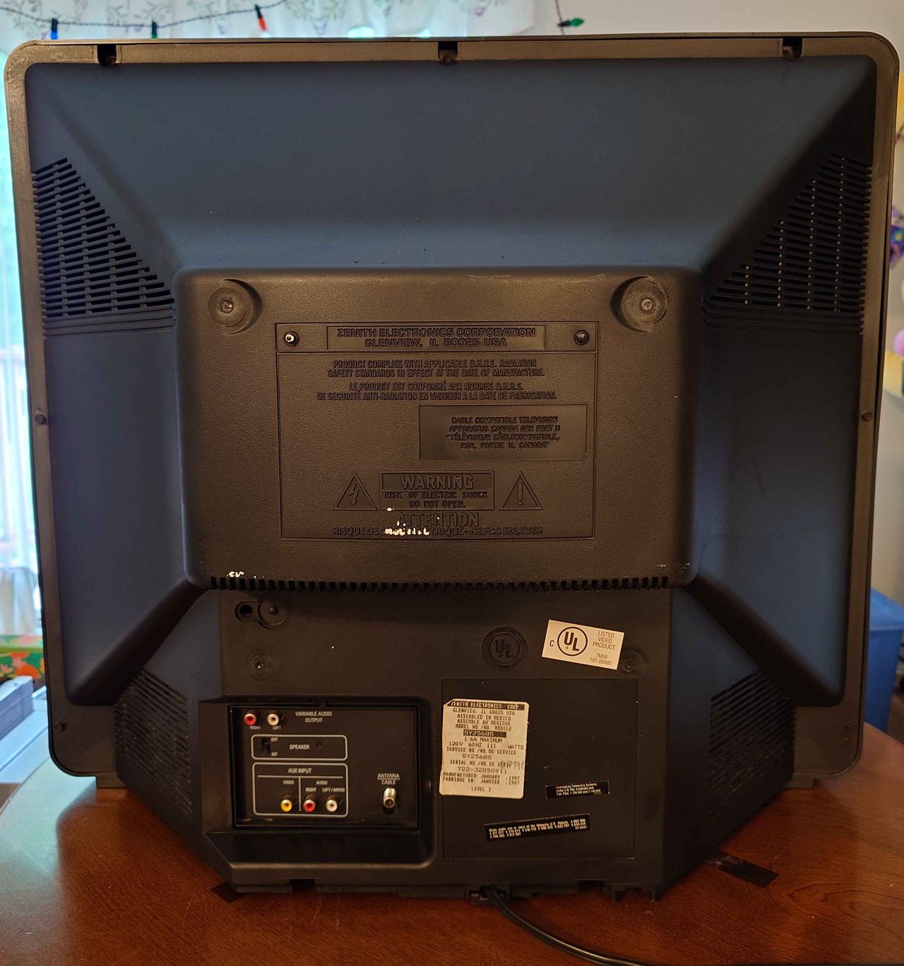 SY2568S - Back of TV
