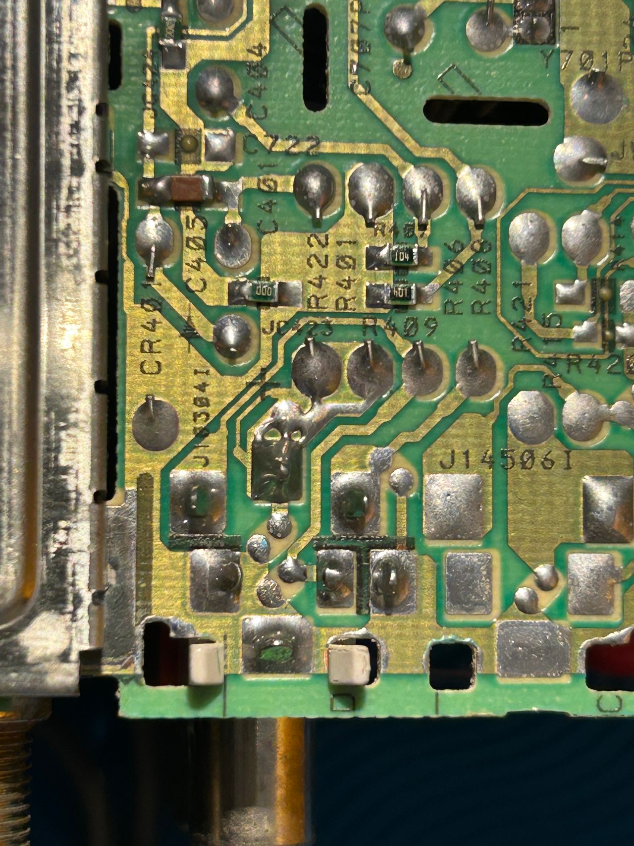 F20352SF - Traces below the composite input prior to soldering sync, ground