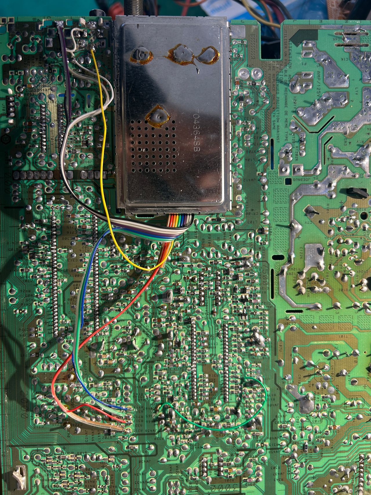 F20352SF - Rainbow wires can be routed through the little opening on the chassis.
