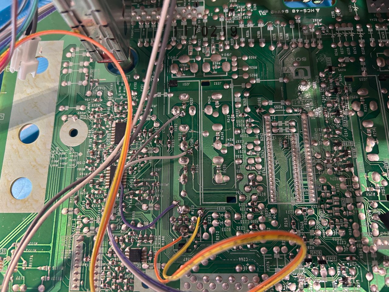 KV-27V20 - Sync (yellow), s-video detect (organge) and audio left (white) and audio right (grey) wires.