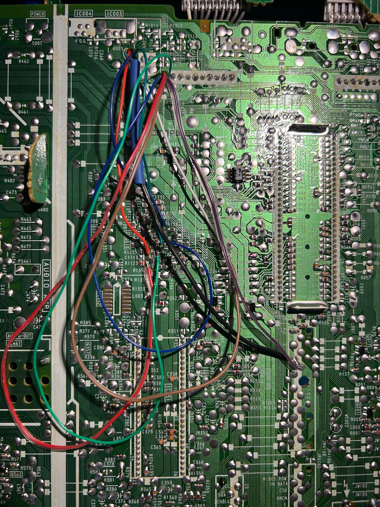KV-27V20 - In this picture, you can see how I connected the R, G, B, and blanking wires to perform the comparison test. Tw...