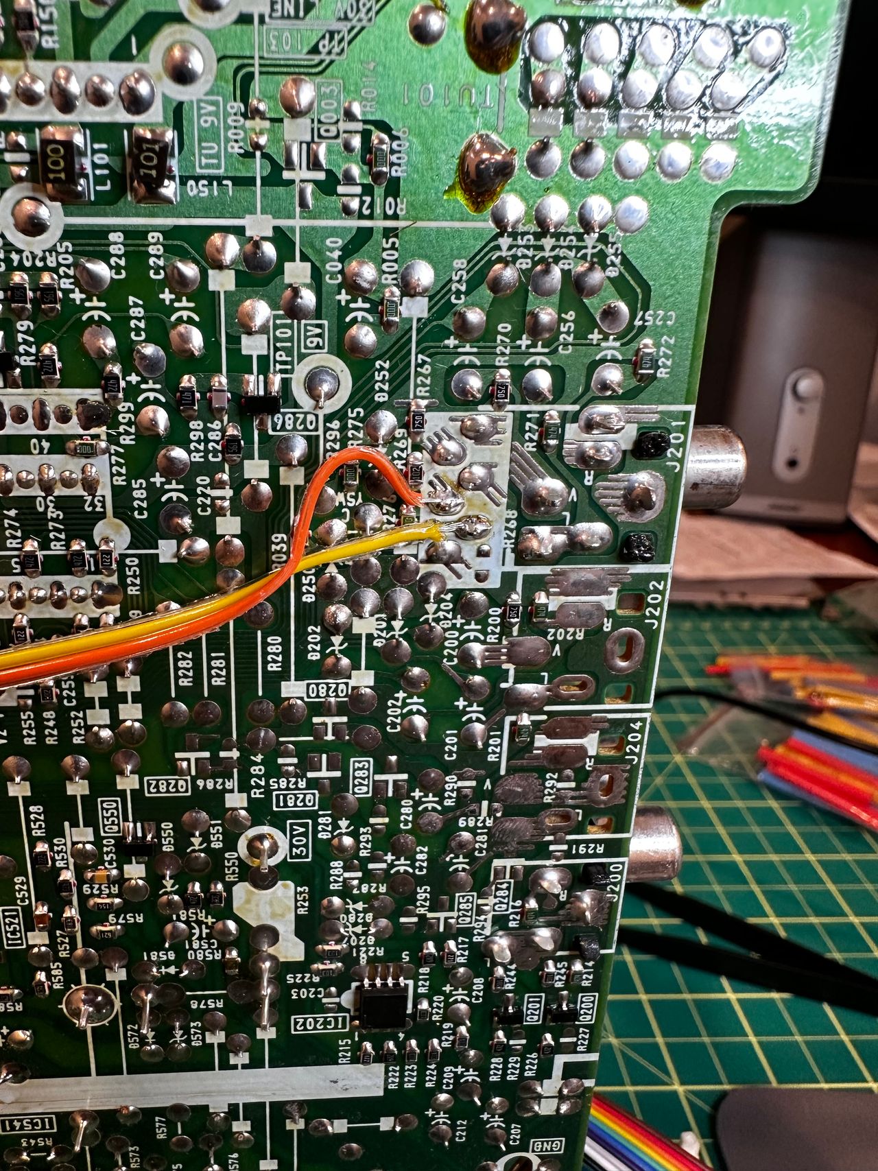 KV-27S42 - Yellow wire: Used for sync. Orange wire: Functions as S-Video detect, automatically grounding when a blanking s...