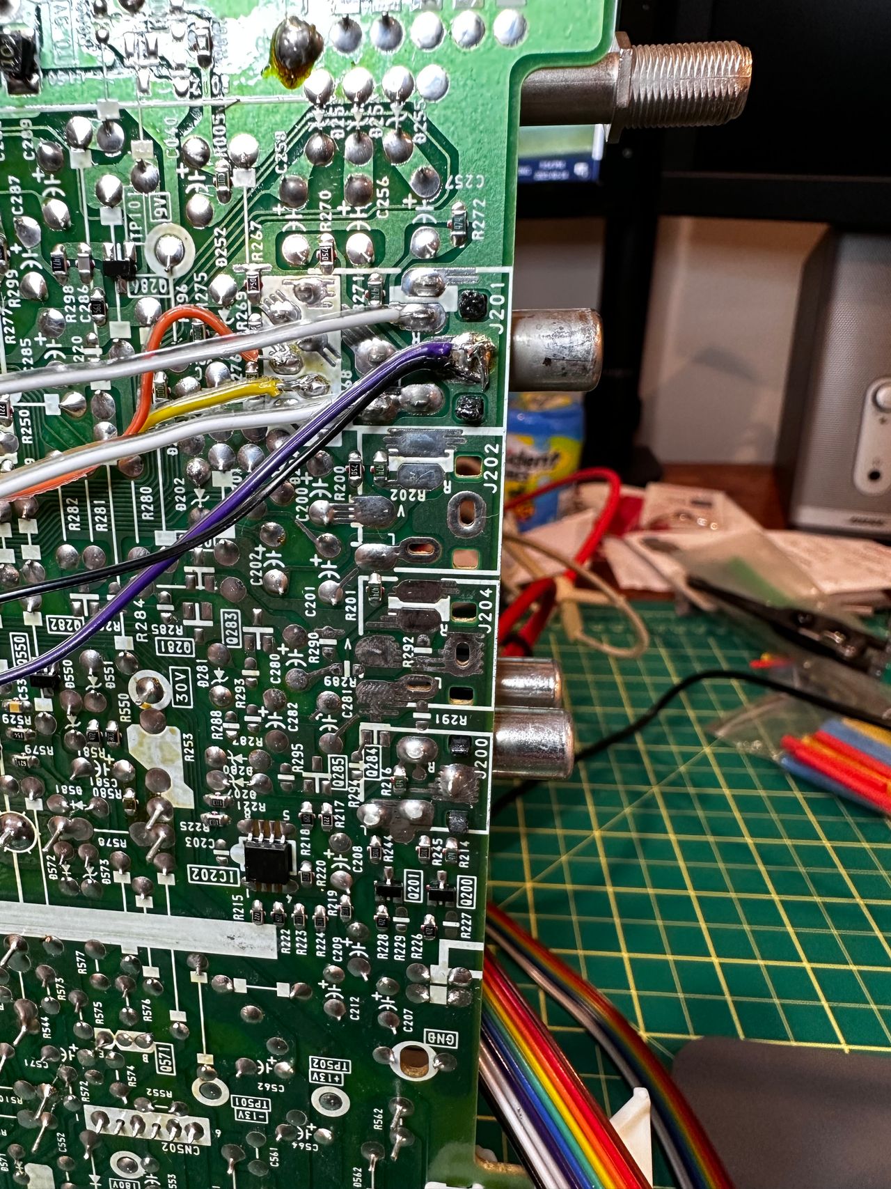 KV-27S42 - Audio and grounds attached