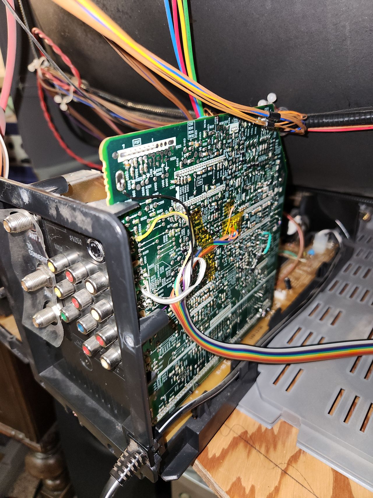 36UX01S - Showcasing just how accessible all the solder points are on this set. You don't even need to remove the chassis...