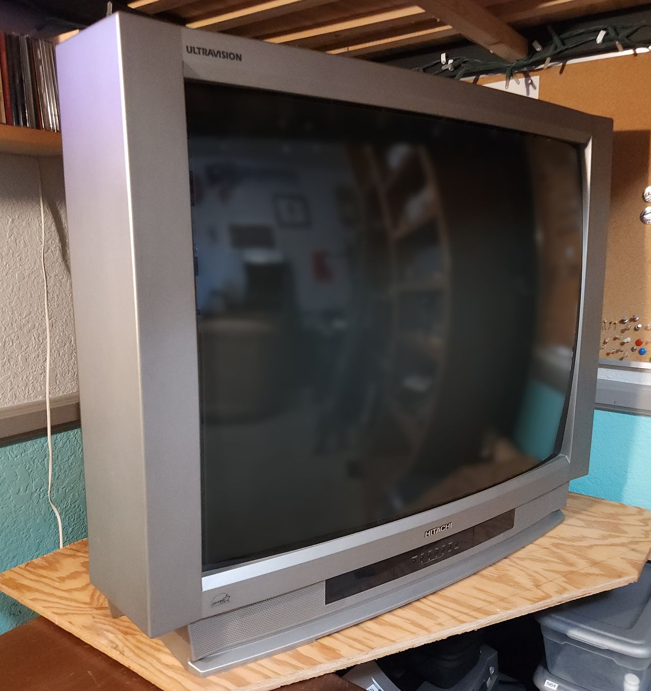 36UX01S - View of the set from the front. It is too heavy for me to lift by myself, so it lives in this corner.