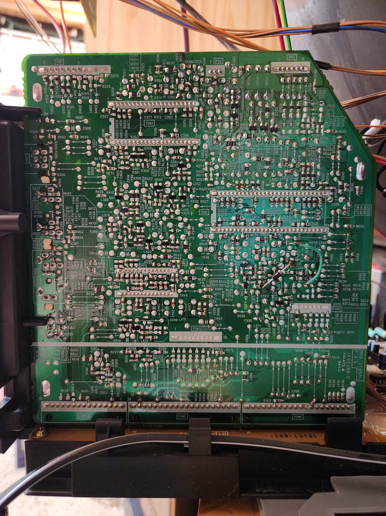 36UX01S - This is the signal board mounted vertically on the chassis. The jungle is labeled I501 near the middle-right of...