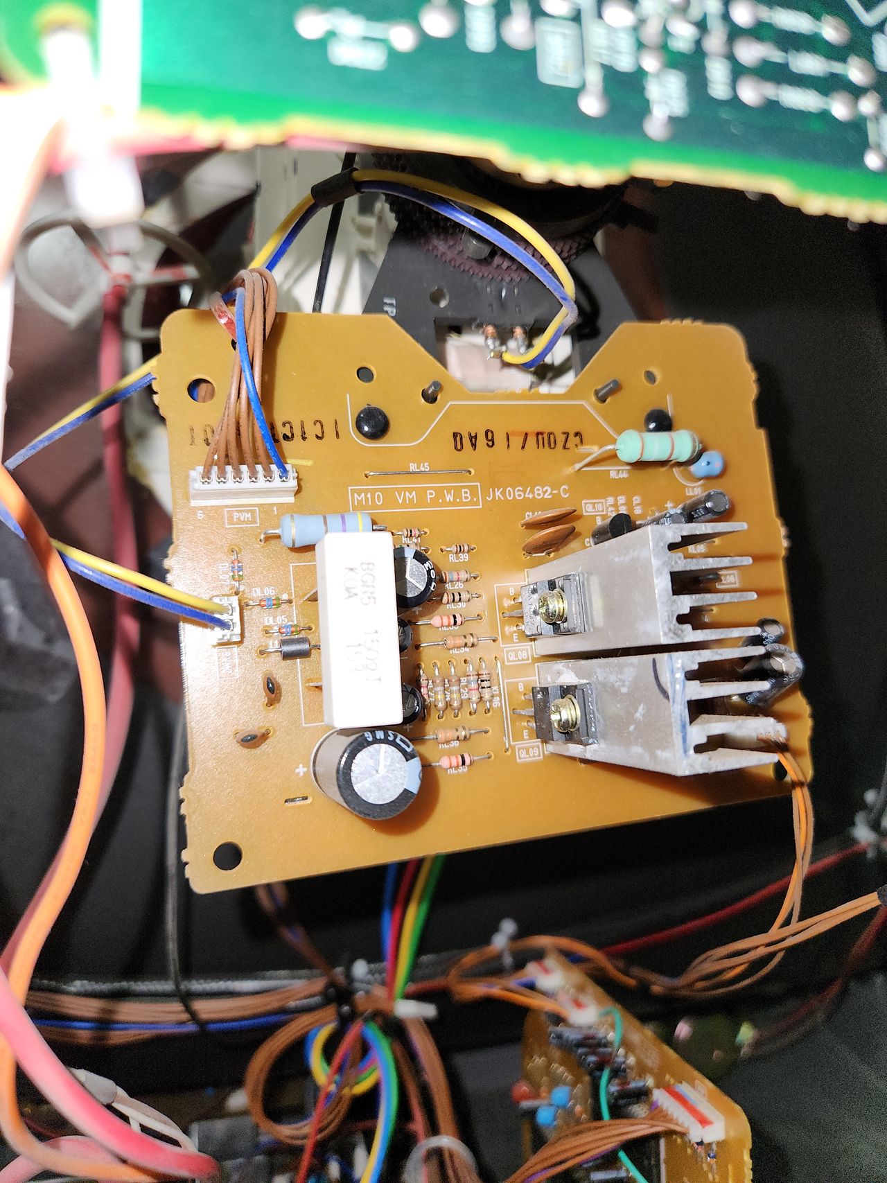 36UX01S - This board sits below the neck and controls VM. Disconnecting the top left wire with 5 brown and 1 blue will dis...