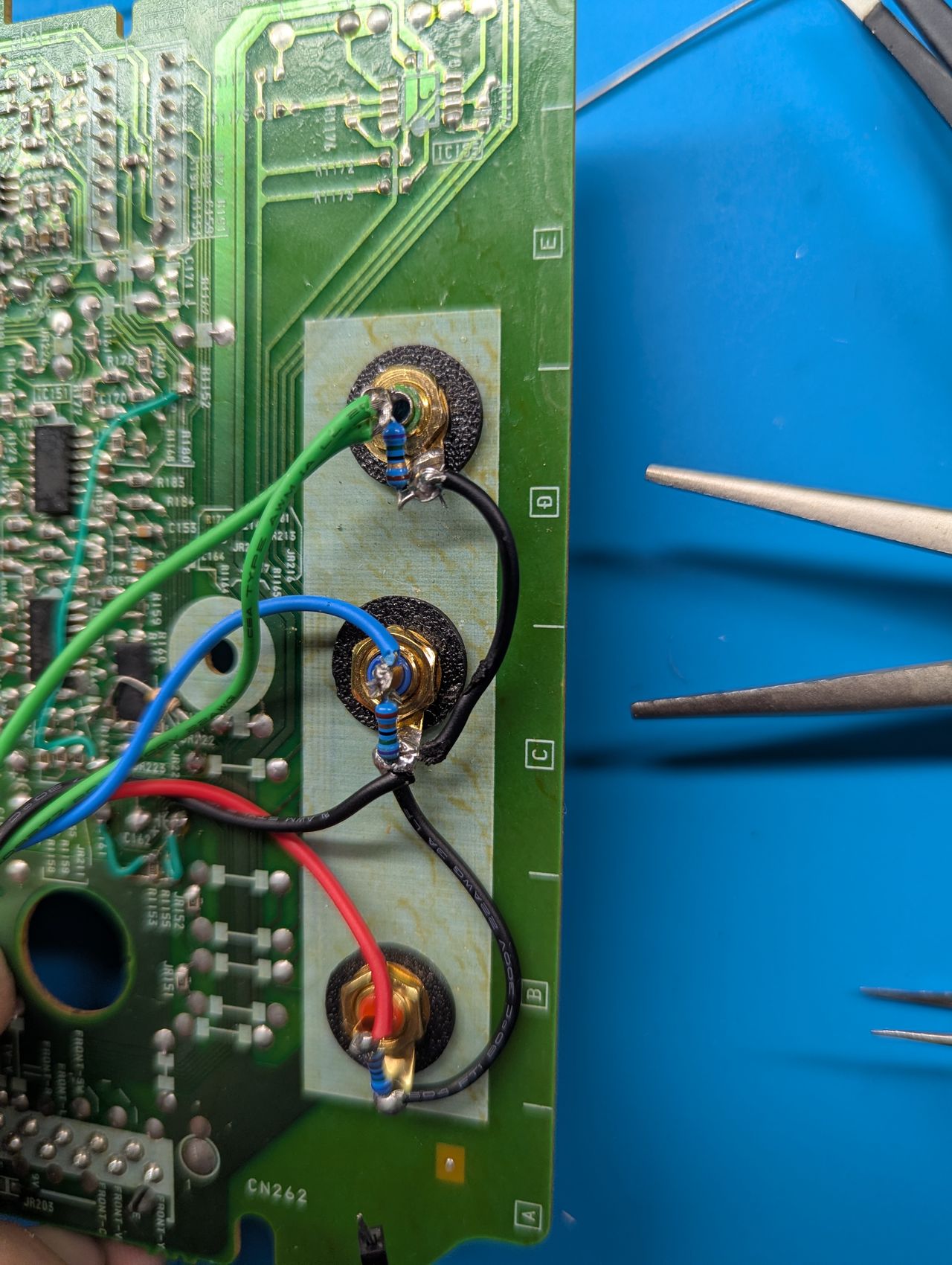 KV-32V35 - This is the daughterboard for the rear connectors. It provides a convenient place to mount the panel-mount RCA...