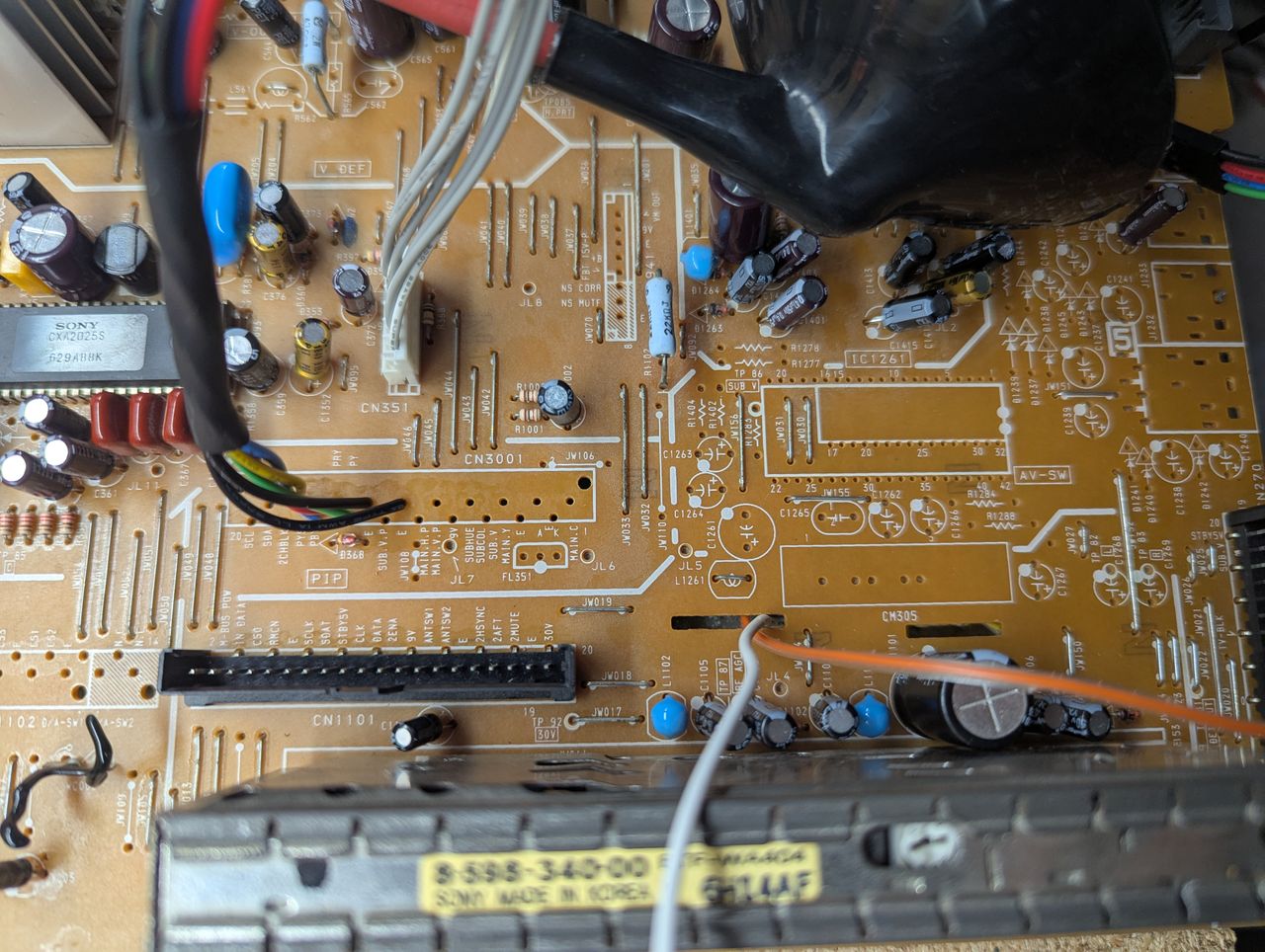 KV-32V35 - A closer look at connectors. You can see the YPbPr wires connected to the PIP header