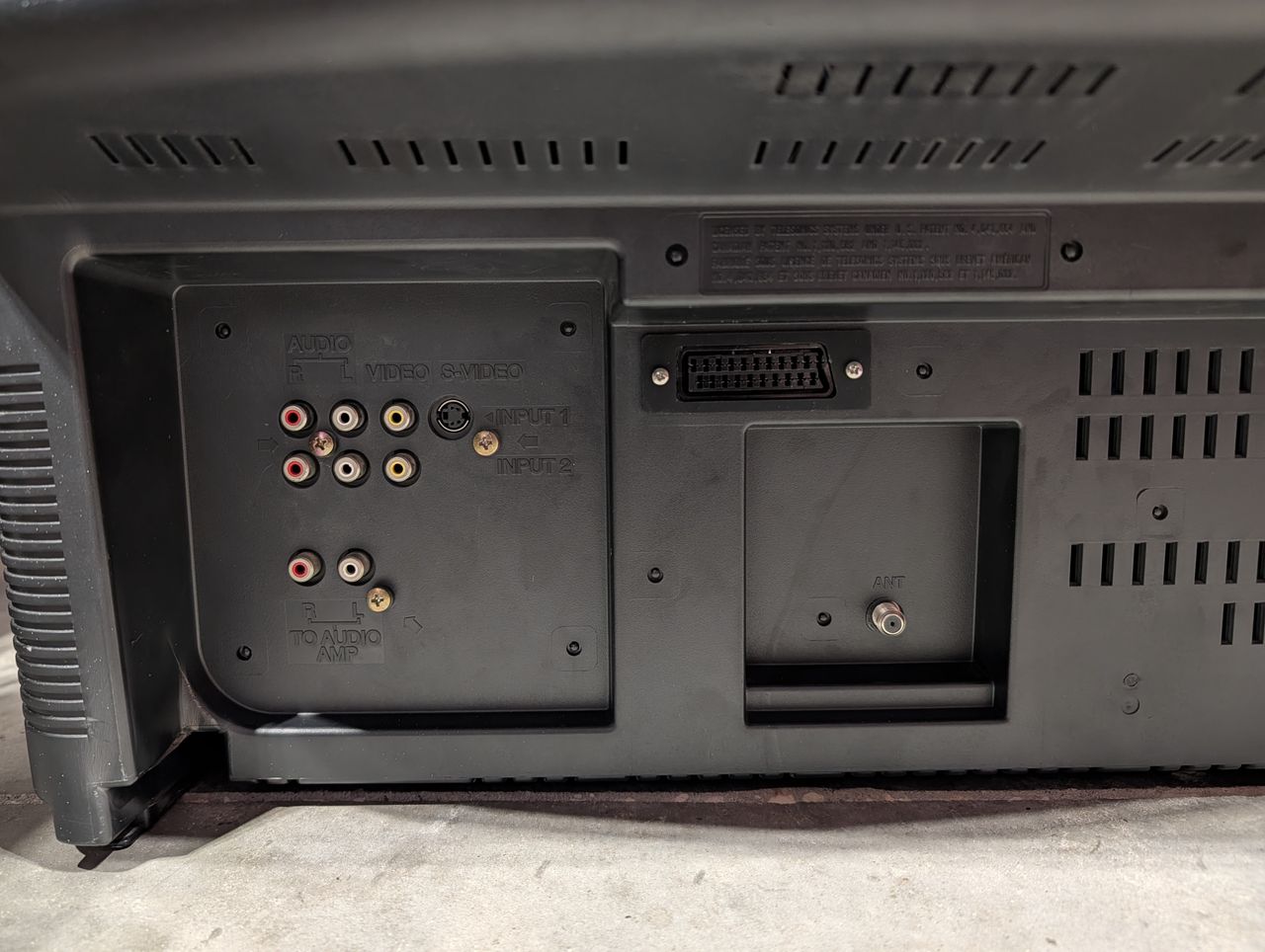 CT-27SF25W - Location of Scart port installation