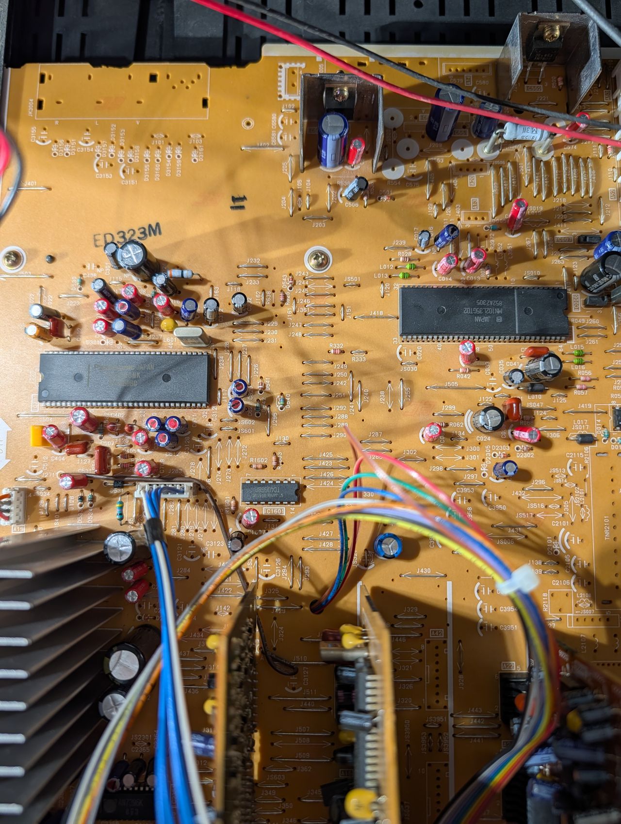 CT-27SF25W - Top-down view of A-Board and wire routing