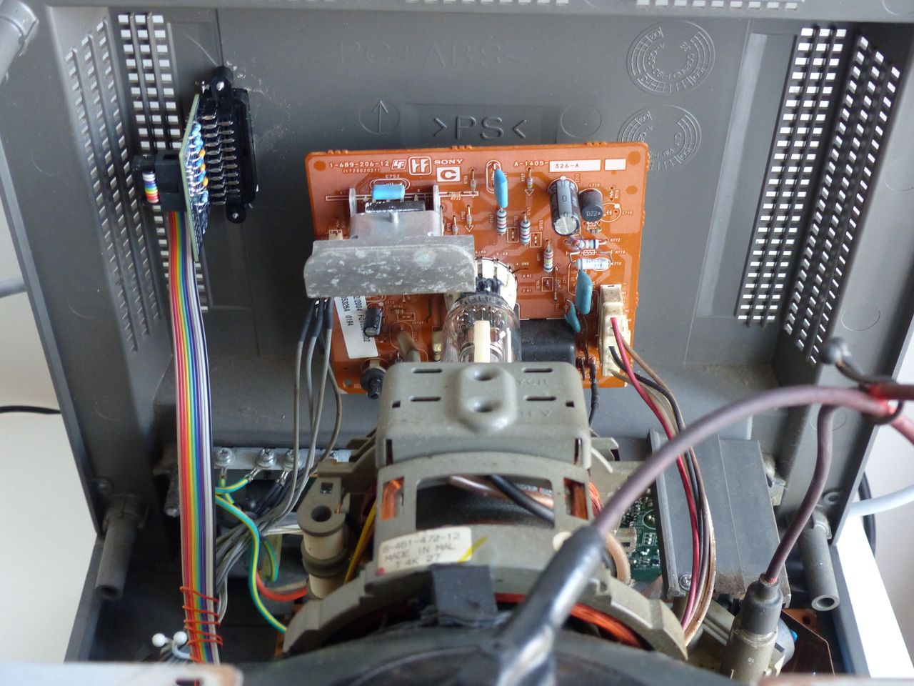 PVM-14L1 - If I had to do it again, I would use another way for the rainbow ribbon.