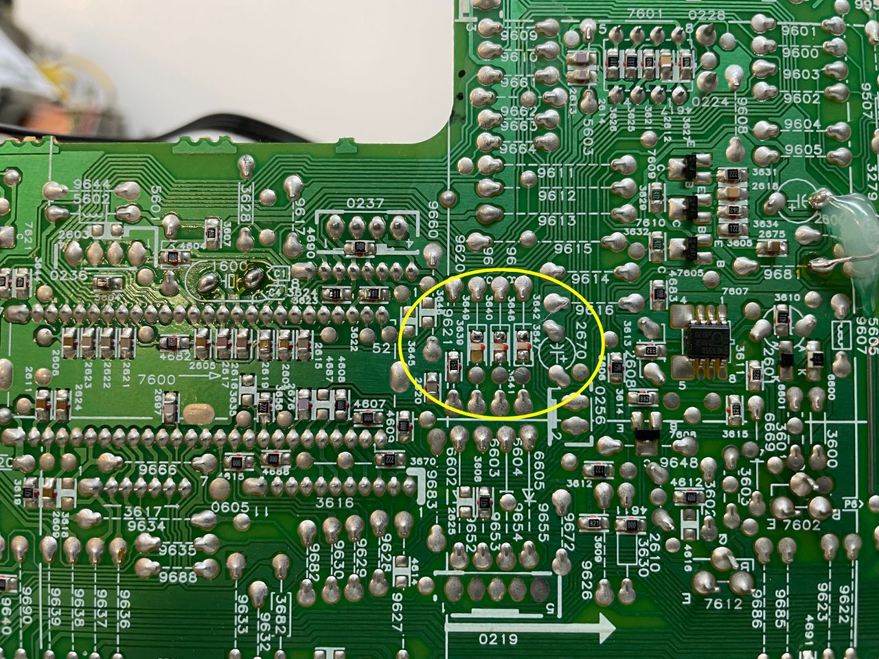 13PT30 - # RGB Mod The service manual is very difficult to read, but tracing back the RGB input pins in the TDA-8846 (pin...